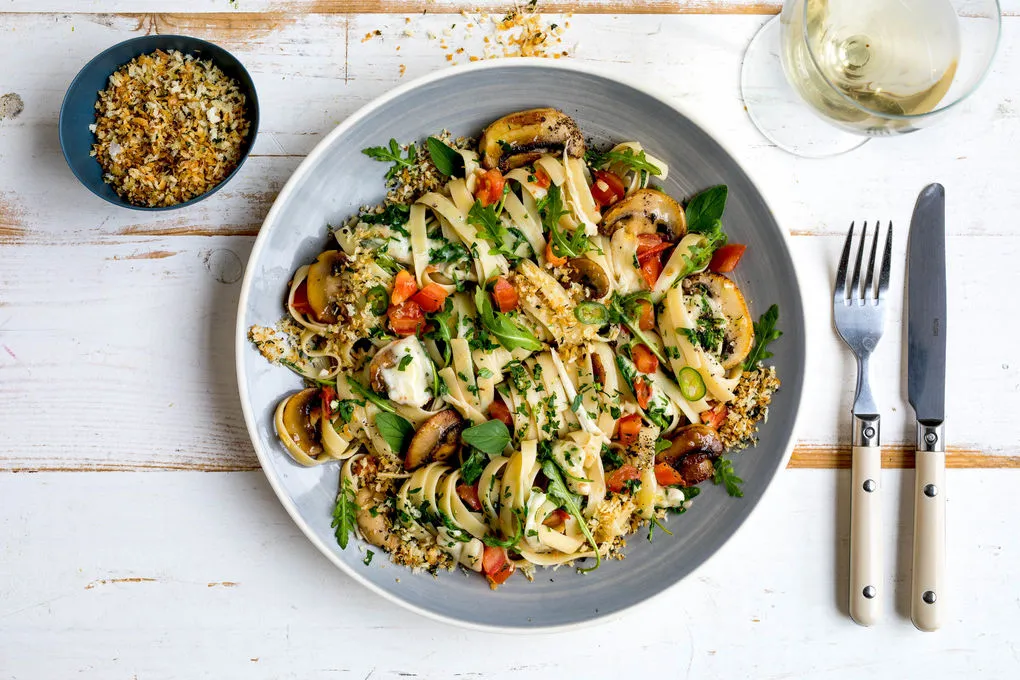 Frische Kräuternudeln mit Rucola